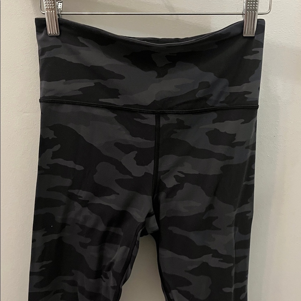 Athleta Chaturanga Camo Leggings Size Small TALL Cropped
